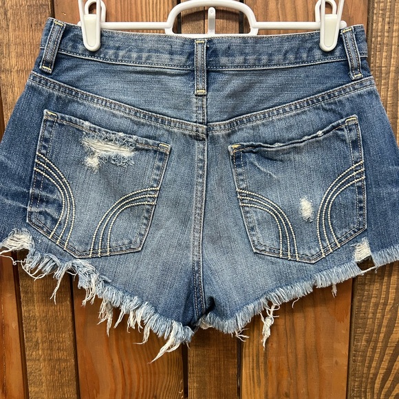 Hollister size 5 high waisted Jean shorts - Picture 8 of 8